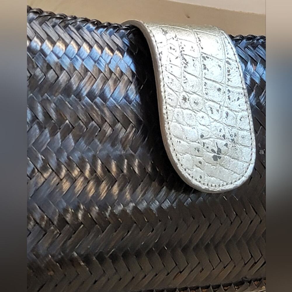 ARANAZ Handmade Filipino Woven Clutch w Metallic Embossed Magnetic Closure - Picture 8 of 16